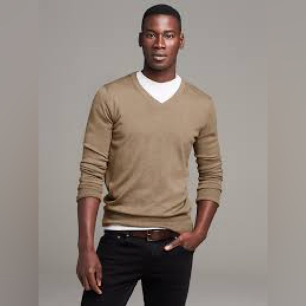 M Banana Republic Men’s Luxury Blend V Neck long sleeve blue sweater